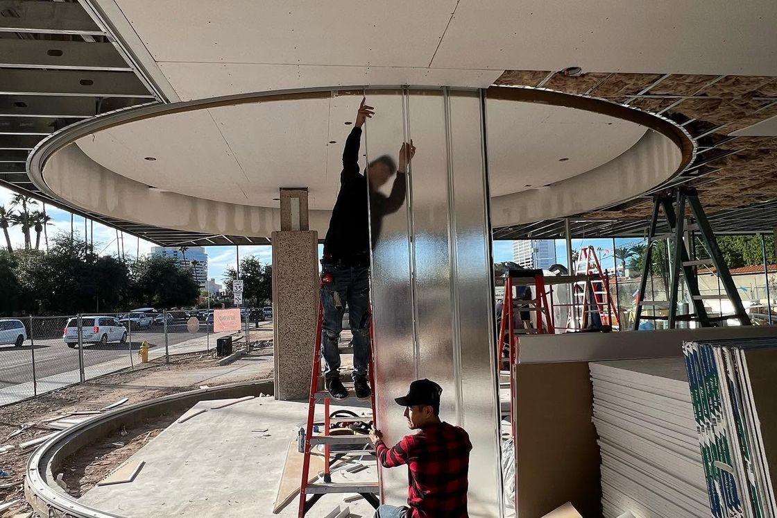 Channel-glass room during construction
